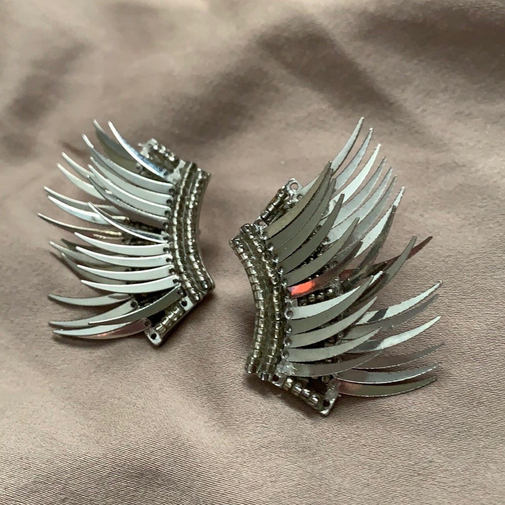 Statement feather earring